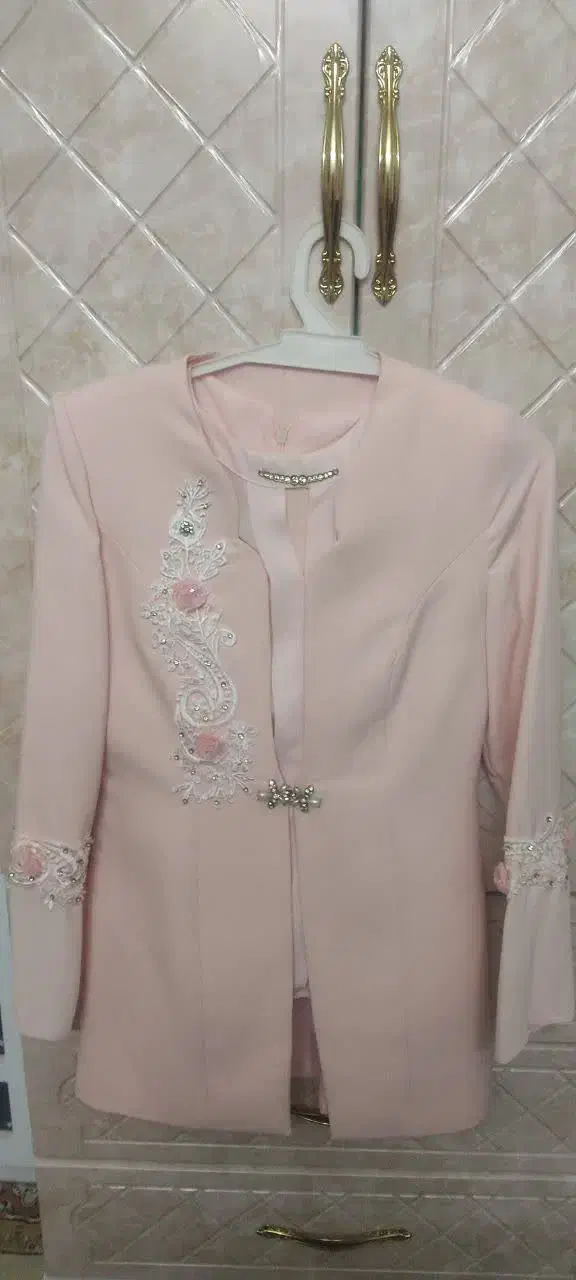 لباس واقعا  نوهست سایز 38 تا 40مناسب نامزدی|لباس|کاشان, کارگر|دیوار