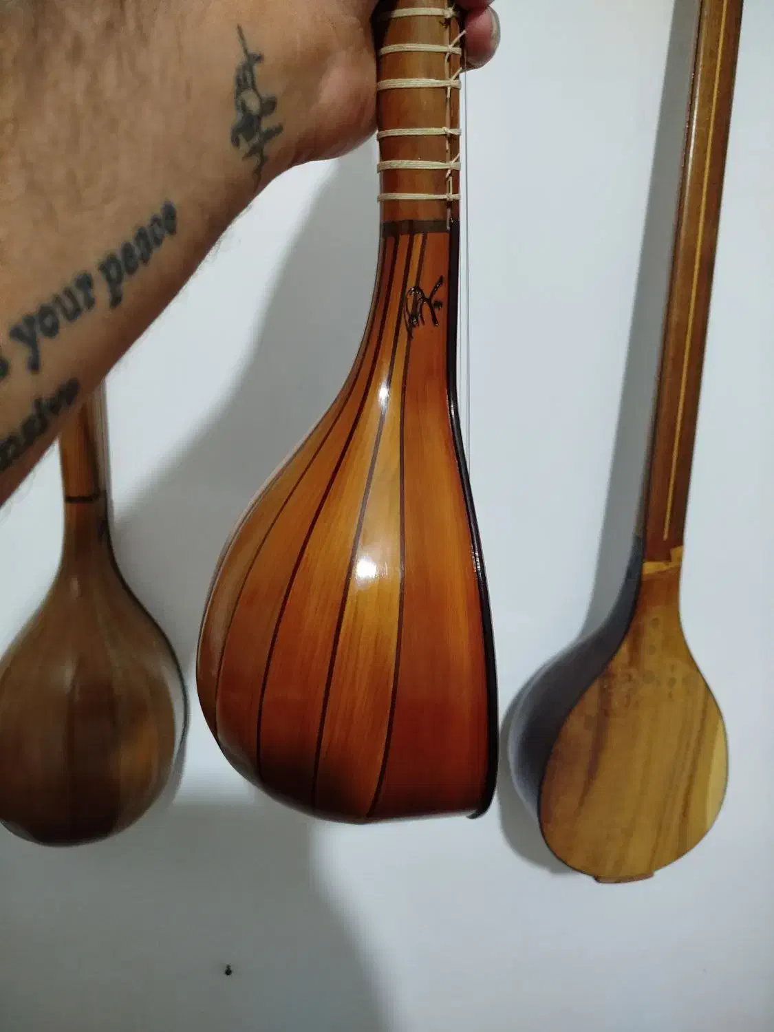 سه تار سماع|سازهای سنتی|تهران, امام زاده عبدالله|دیوار