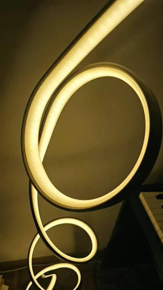 آباژور خمیده و بسیار زیبا|چراغ خواب و آباژور|تهران, میرداماد|دیوار