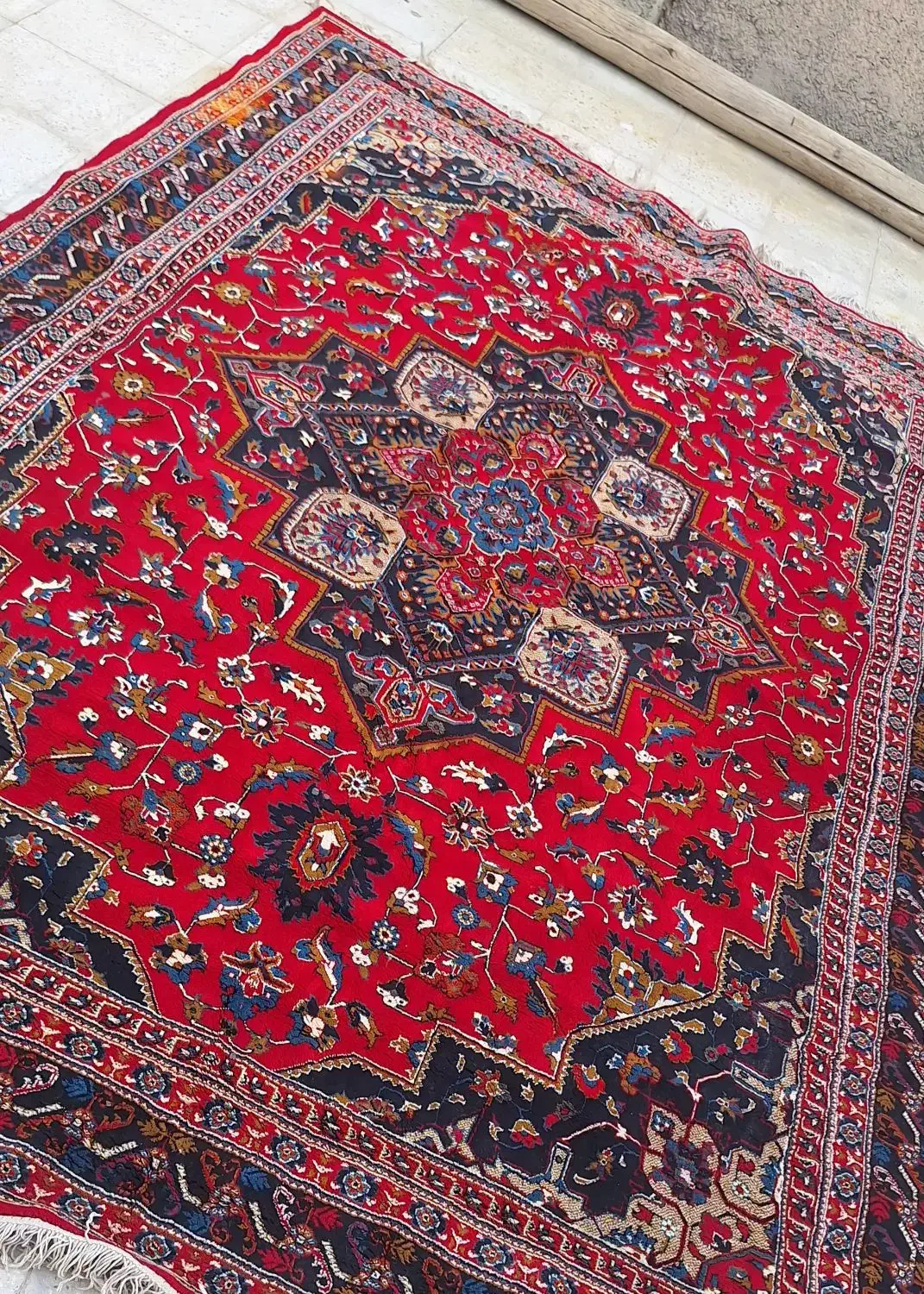 فرش ۹ متری|فرش|قدس, شهر‌قدس|دیوار