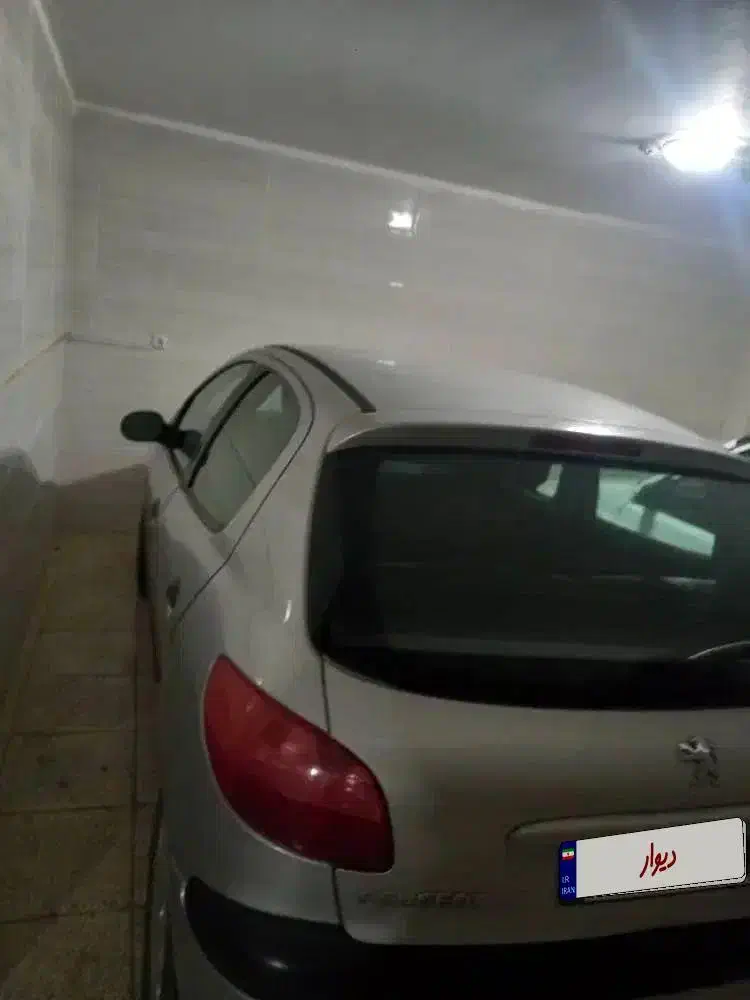 پژو ۲۰۶ مدل ۸۴ رنگ نقره ای|خودرو سواری و وانت|شهرکرد, |دیوار