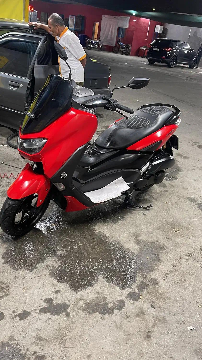 NMAX قرمز|موتورسیکلت|تهران, فلسطین (میدان انقلاب)|دیوار