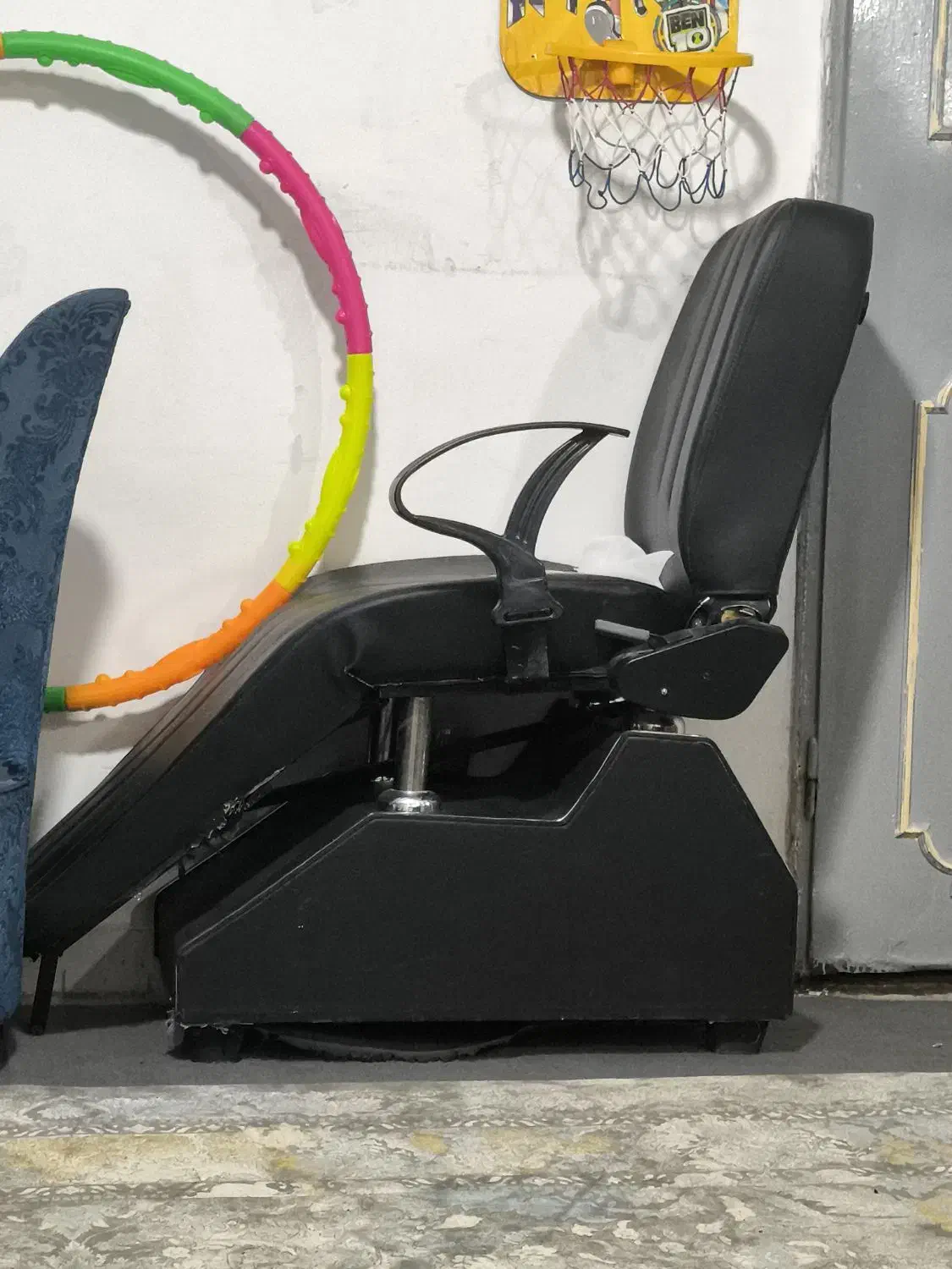 صندلی سالن تمیز|آرایشگاه و سالنهای زیبایی|مشهد, هدایت|دیوار