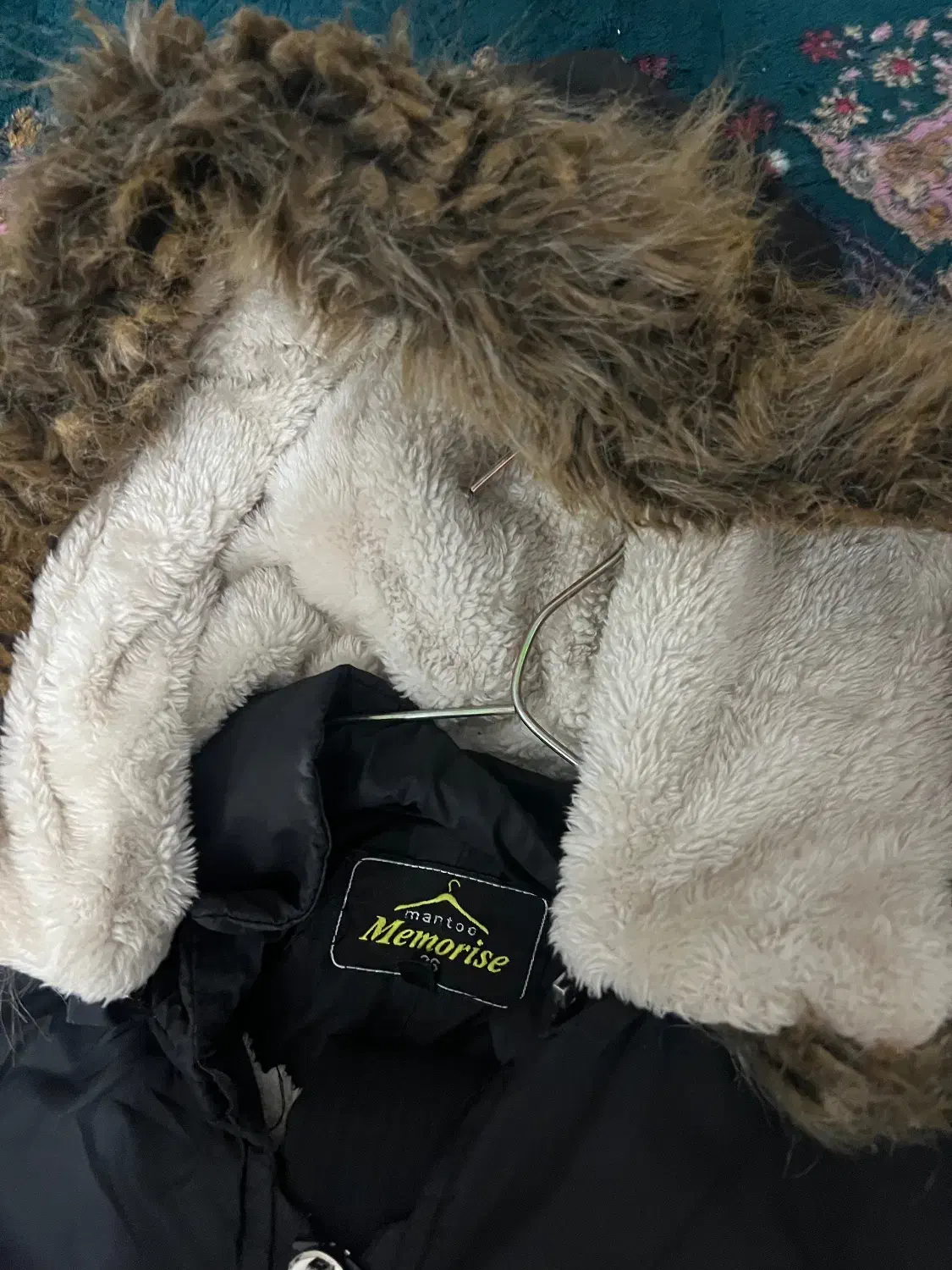 لباس ها همه زمستونی ومفت گفتم چون میخوام رد بشه|لباس|کاشمر, |دیوار