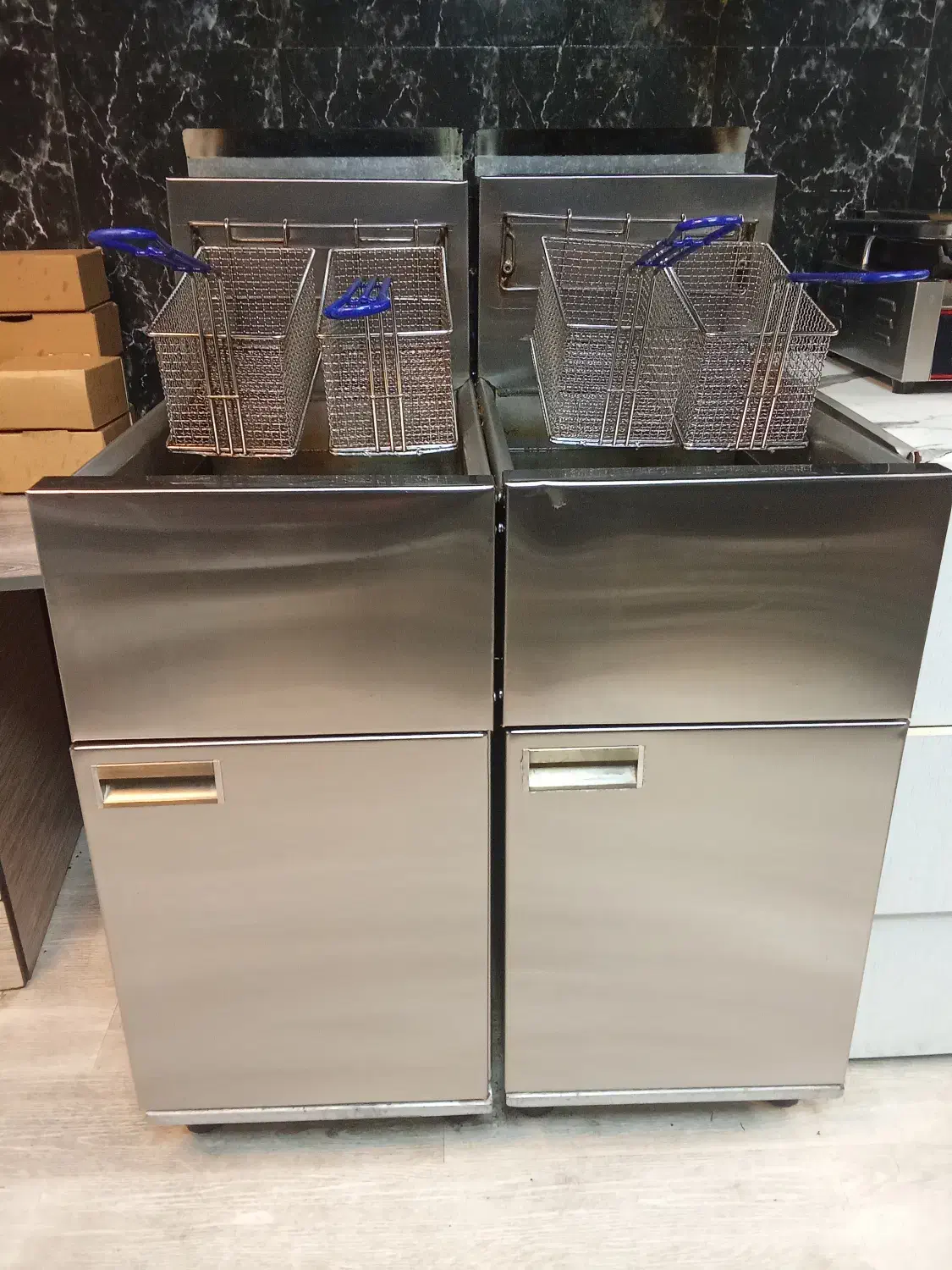 سرخ کن دو لگنه با شیر برقی ایتالیایی در حد نو|کافیشاپ و رستوران|چالوس, |دیوار