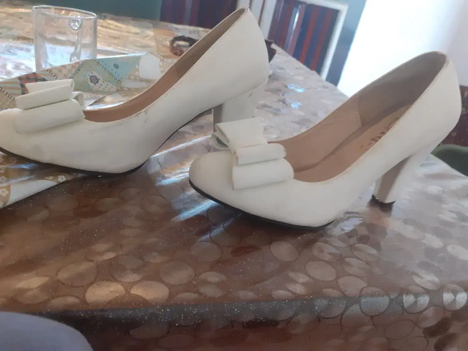 کفش|کیف، کفش، کمربند|اهر, |دیوار