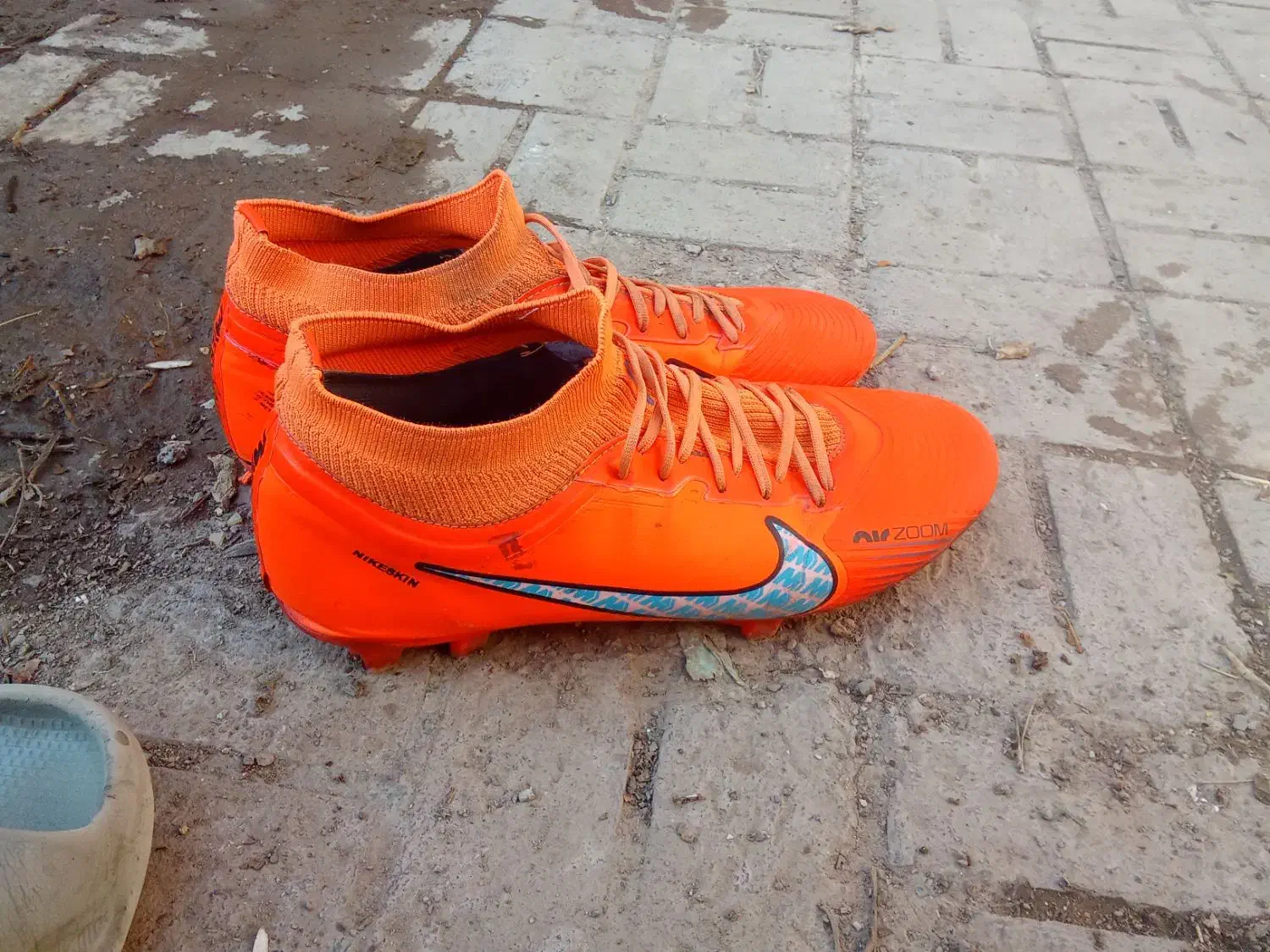 کفش چمن|کیف، کفش، کمربند|تربت جام, شهید نصرالهی|دیوار