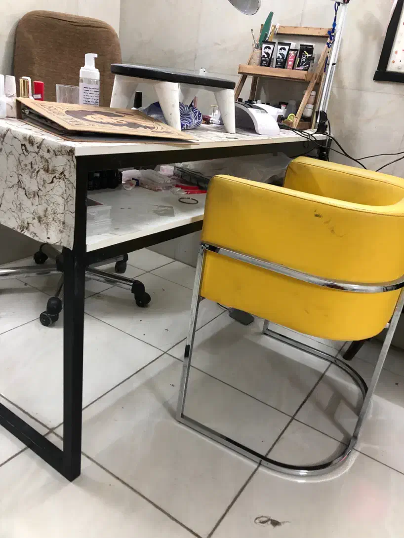 میز ناخون و صندلی|آرایشگاه و سالن‌های زیبایی|ورامین, شهرک مدرس|دیوار