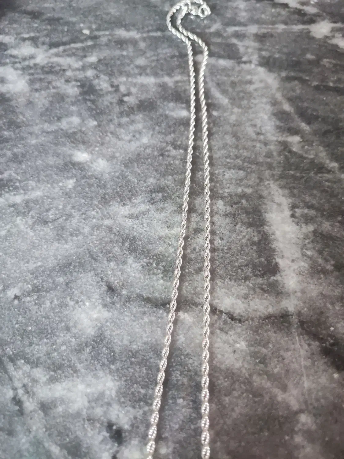 گردنبند|اشیا|بروجرد, |دیوار