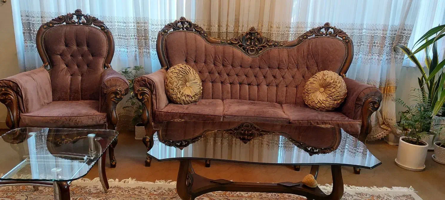مبلمان۹ نفره به همراه یک میز بزرگ ودومیزعسلی وکوسن|مبلمان خانگی و میز عسلی|فولادشهر, B6|دیوار