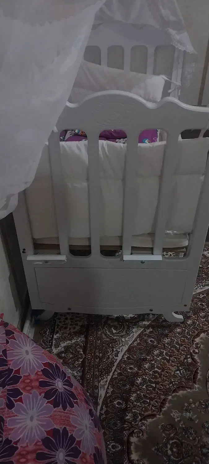 تخت نوزاد|تخت و سرویس خواب|ورامین, ورامین|دیوار