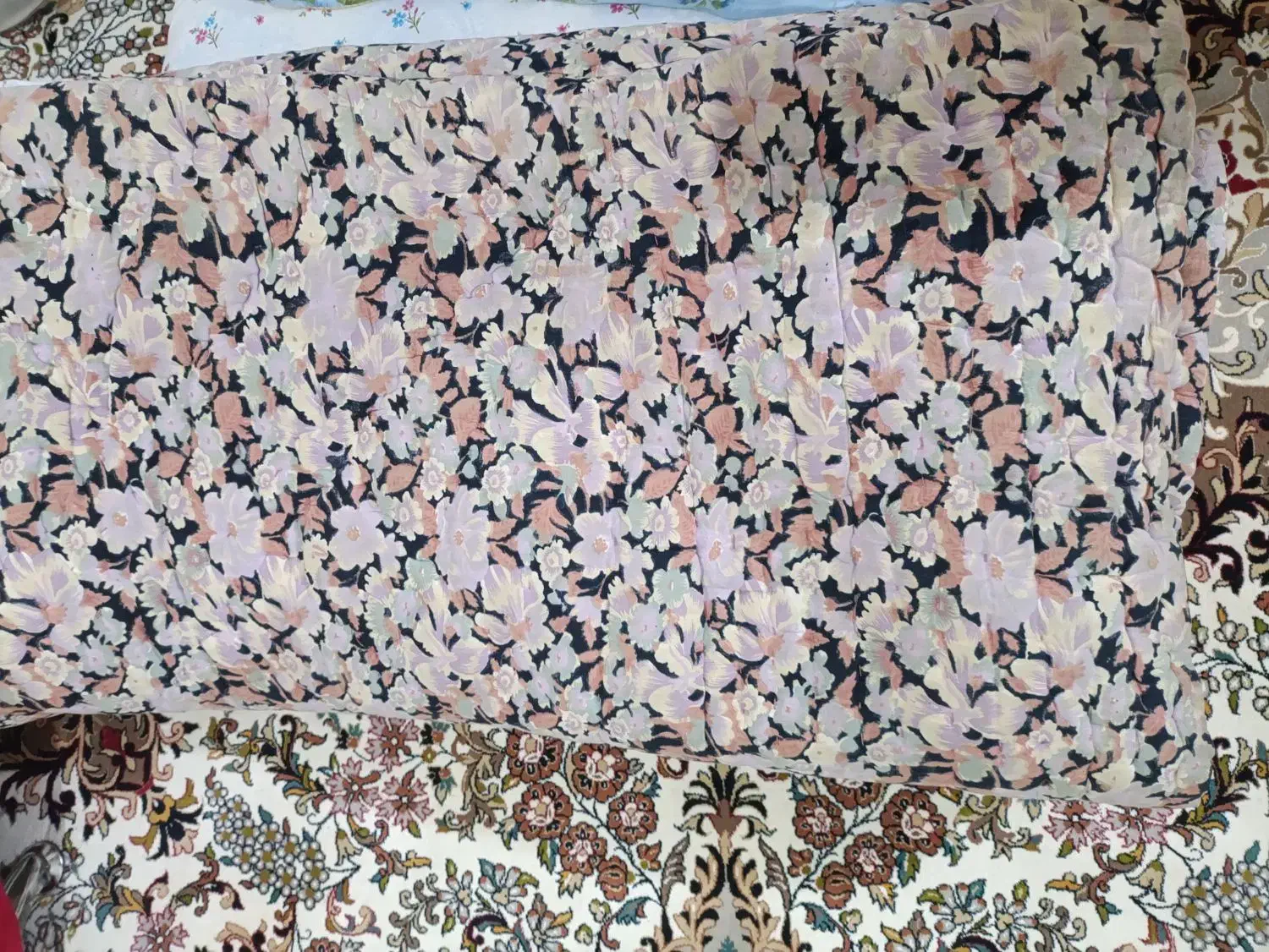 لحاف|رختخواب، بالش، پتو|دورود, |دیوار