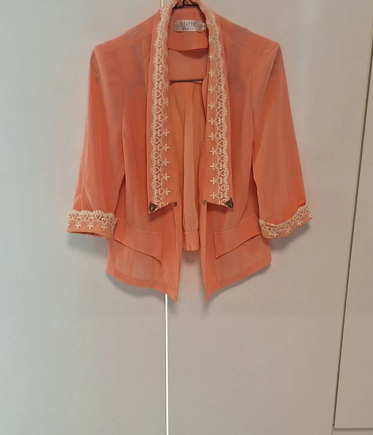 مانتو وشنل|لباس|یاسوج, |دیوار