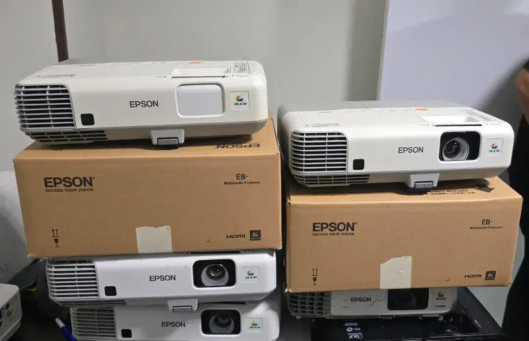 ویدیو پروژکتور اپسون Epson مدل با کارتن|تلویزیون و پروژکتور|تهران, صادقیه|دیوار
