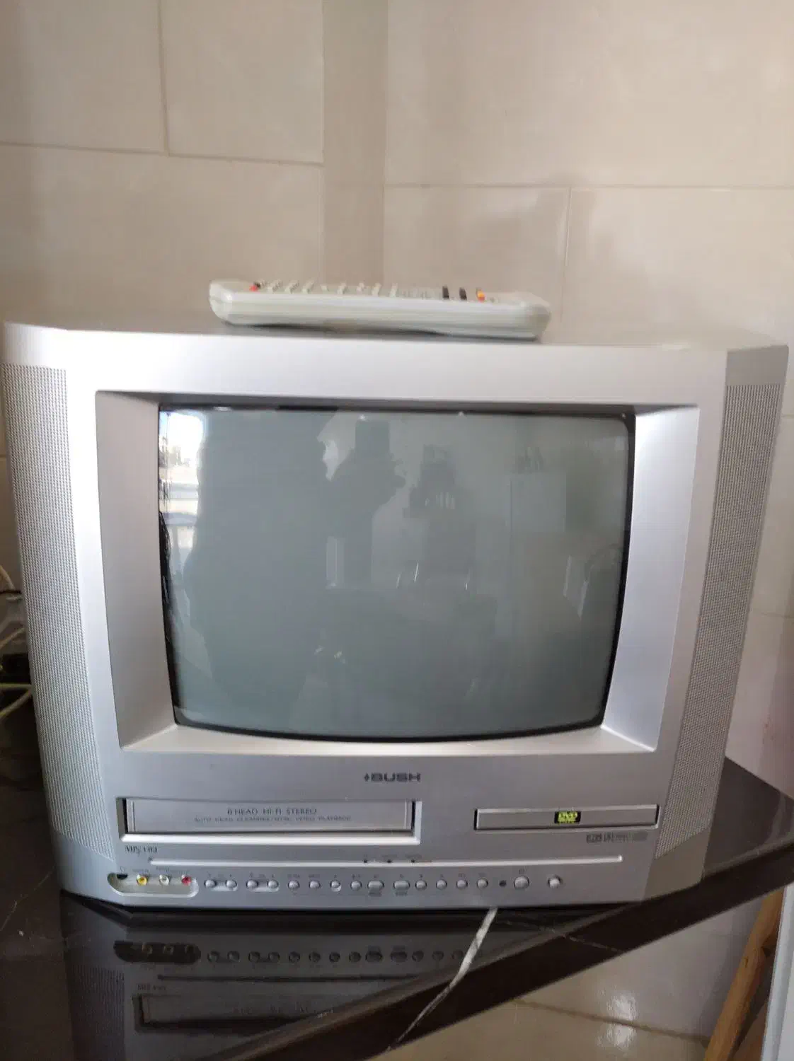 تلویزیون 14اینج رنگی بوش|تلویزیون و پروژکتور|سنندج, |دیوار