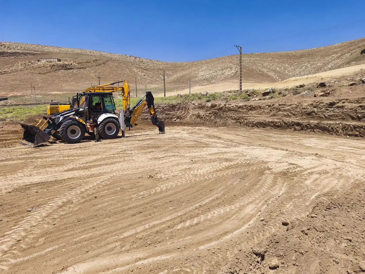 بیل بکهو هیدرومک|خودرو سنگین|الشتر, |دیوار