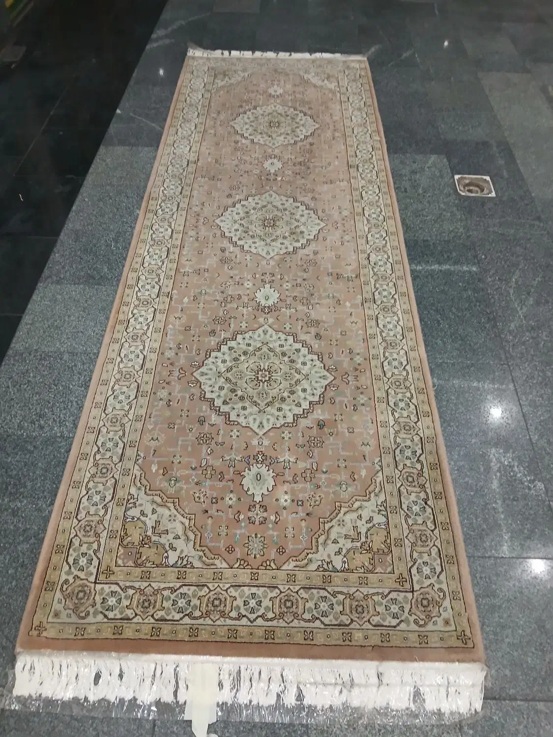 کناره ۷۰۰ شانه ۳ در۱|فرش|تهران, ستارخان|دیوار