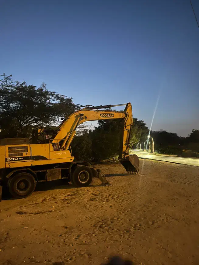 بیل لاستیکی دوو دوسانی 200|خودرو سنگین|اصفهان, آبشار|دیوار