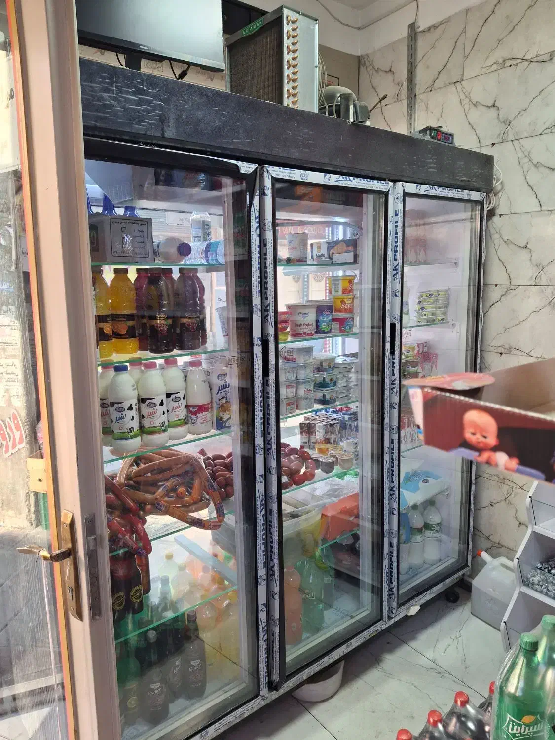 یخچال 3 در نو 4 ماه کارکرد|فروشگاه و مغازه|اسلامشهر, شهرک امام حسین (میان آباد)|دیوار