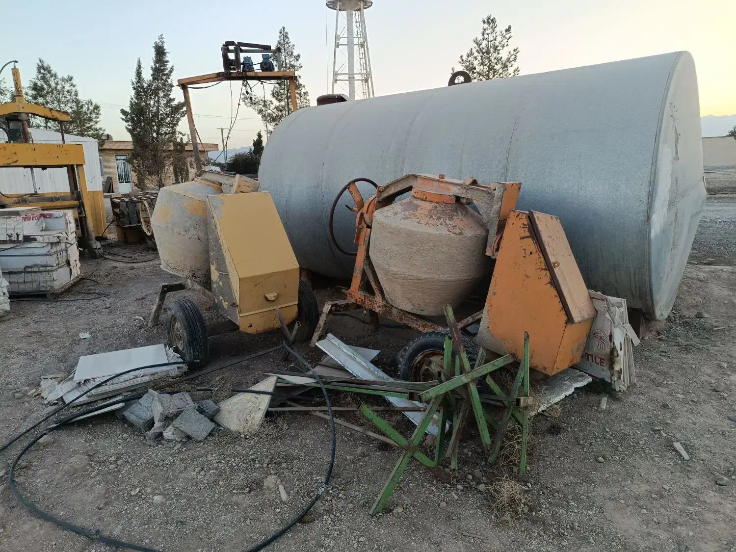 جدول زن و میکسر|ماشین‌آلات صنعتی|کاشان, کارخانه سایپا کاشان|دیوار