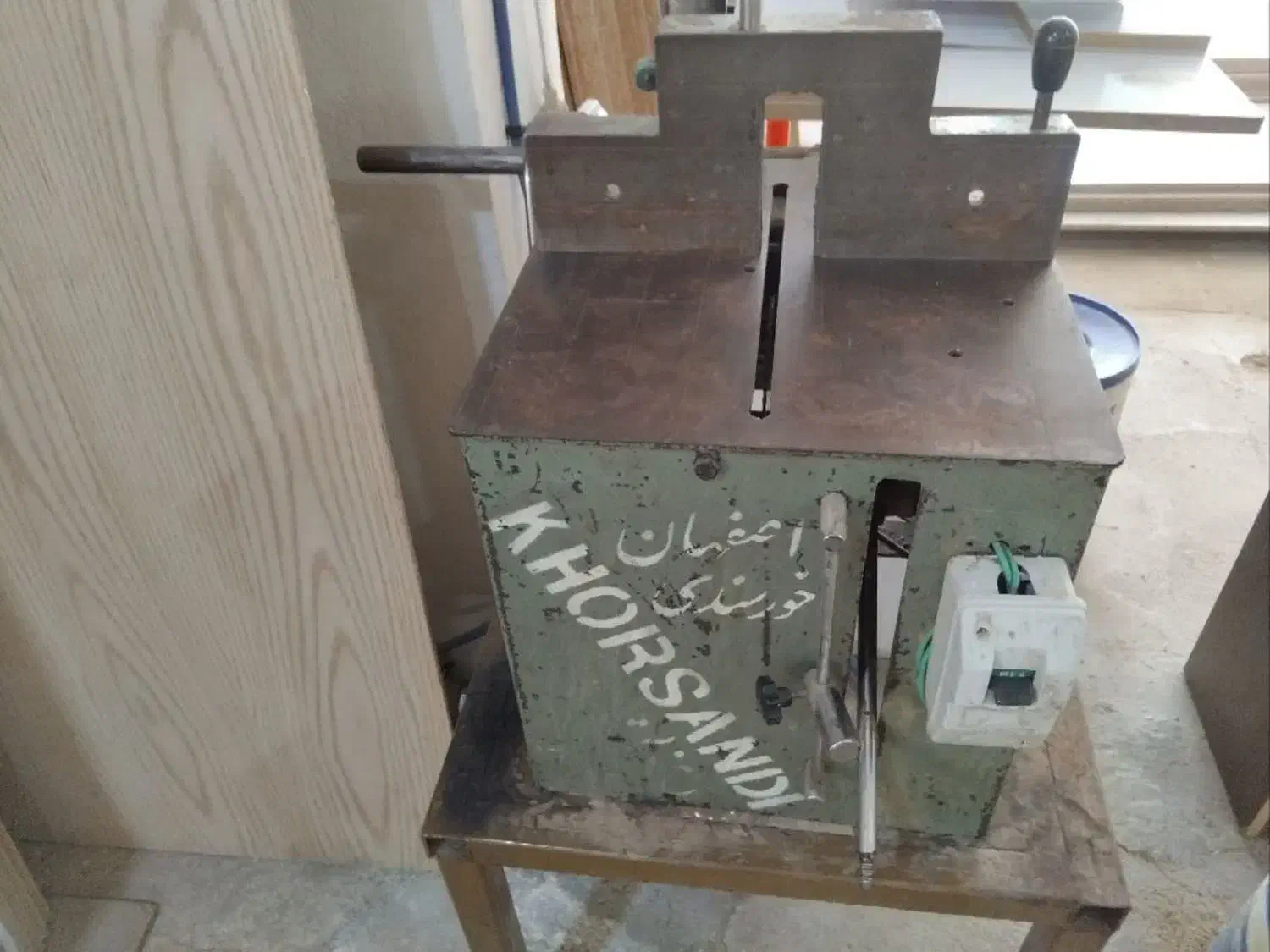 اساس نجاری فارسی بر|ابزارآلات|اصفهان, دوطفلان|دیوار