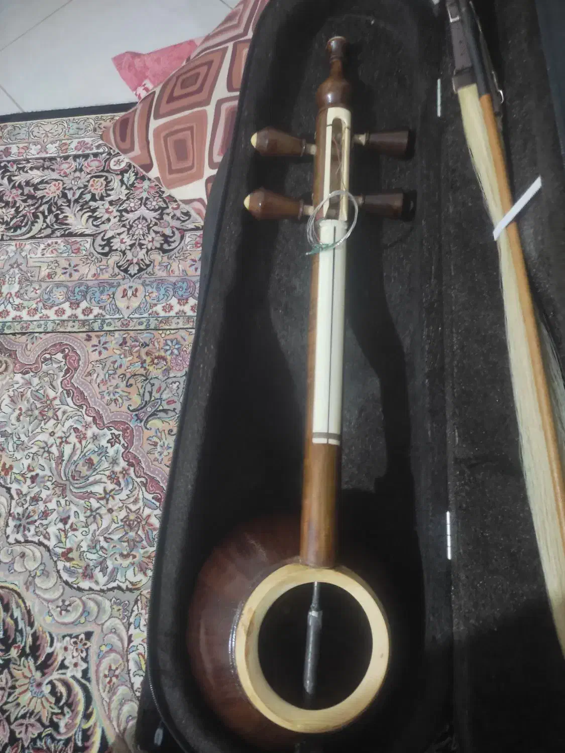 کمانچه کربلایی|سازهای سنتی|بروجرد, |دیوار