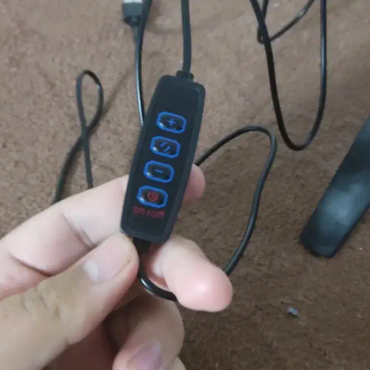 رینگ لایت با سهپایه ۳ نور مختلف قابلیت تنظیم نور|لوازم جانبی موبایل و تبلت|نجفآباد, ویلاشهر|دیوار