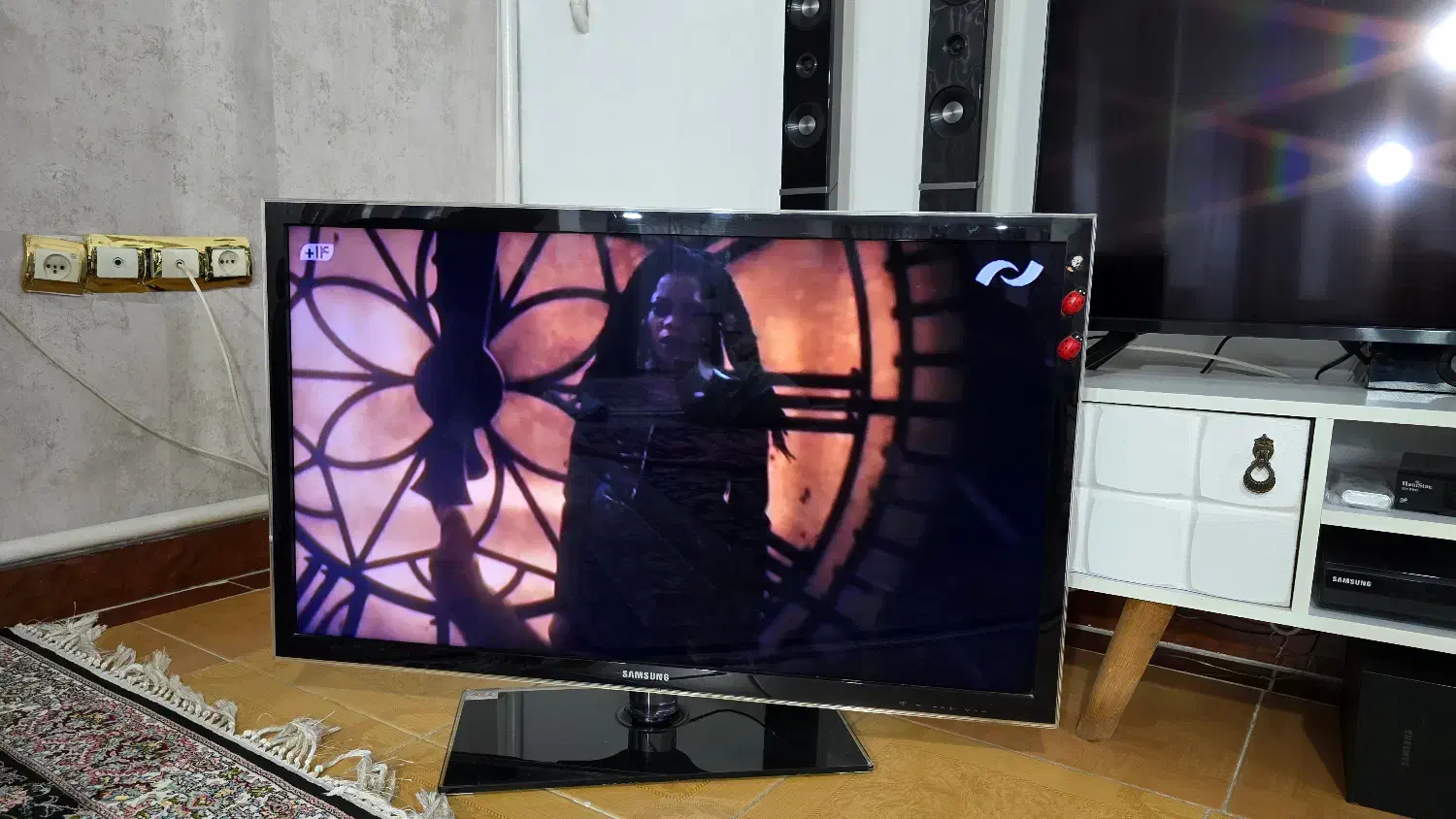 تلوزیون سامسونگ ۴۲ اینچ|تلویزیون و پروژکتور|چهارباغ, |دیوار