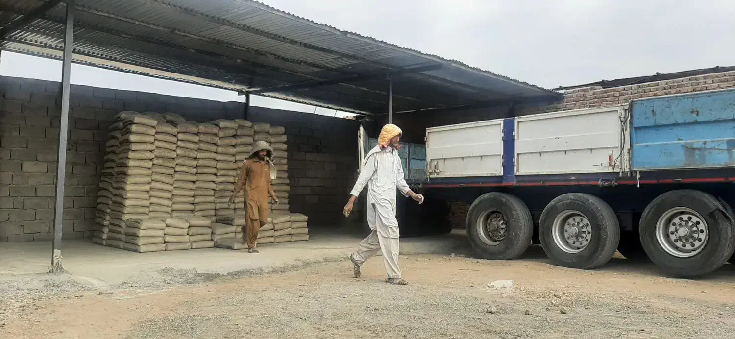 نیازمند کارگر برای مصالح فروشی|استخدام معماری، عمران و ساختمانی|ایرانشهر, |دیوار