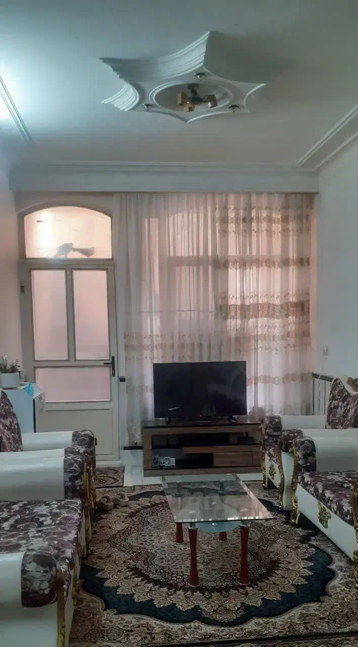 اجاره منزل واقع در زنبیل آباد|اجارهٔ خانه و ویلا|قم, زنبیل آباد|دیوار