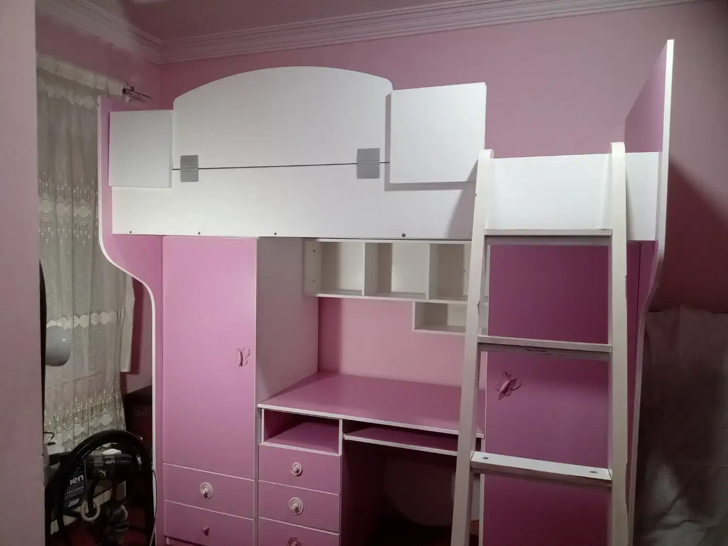 تخت مدل قلعه دارای میز تحریر و کتابخانه و کمد.|تخت و سرویس خواب|رشت, استقامت ۱|دیوار