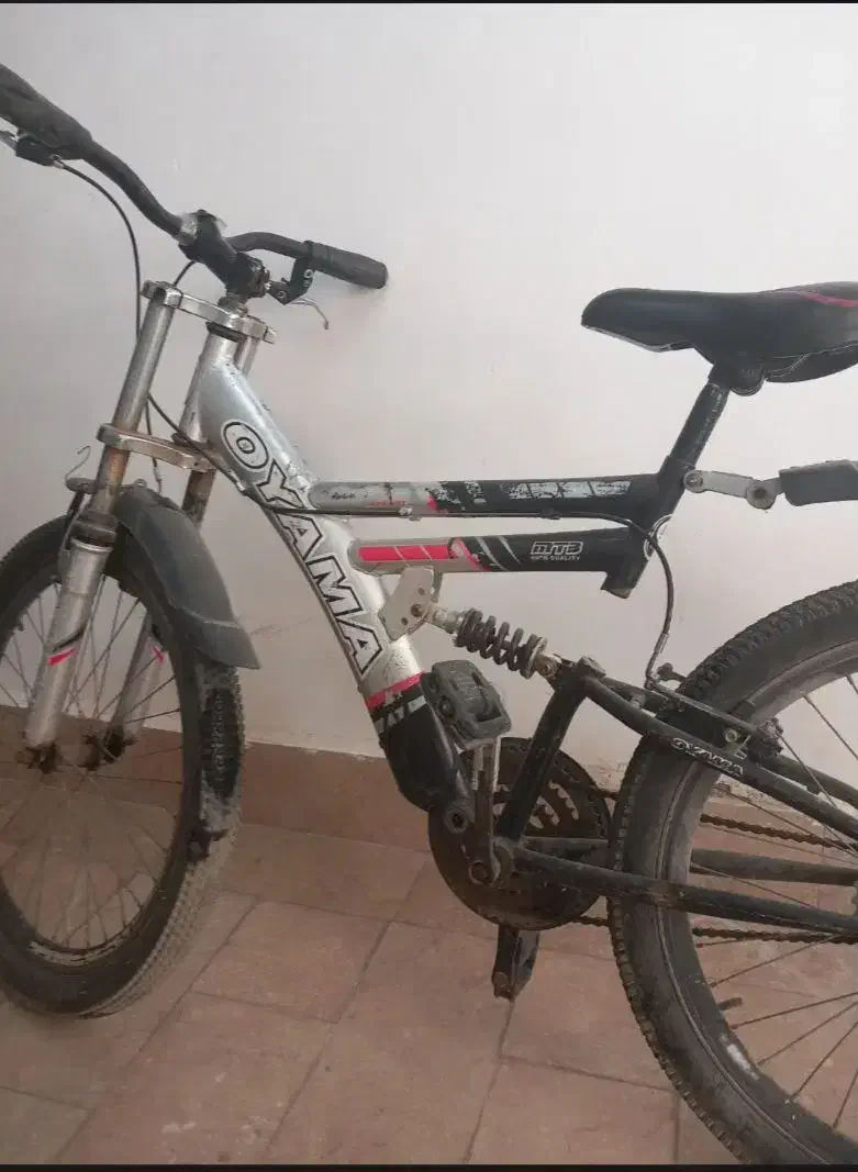 دوچرخه ۲۶ نقره ای|دوچرخه، اسکیت، اسکوتر|مشهد, نوید|دیوار