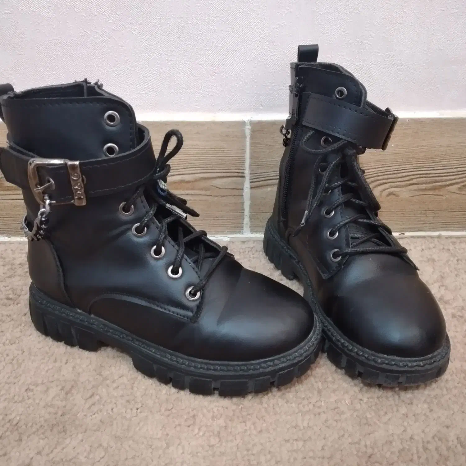 نیم بوت|کیف، کفش، کمربند|خرمآباد, |دیوار