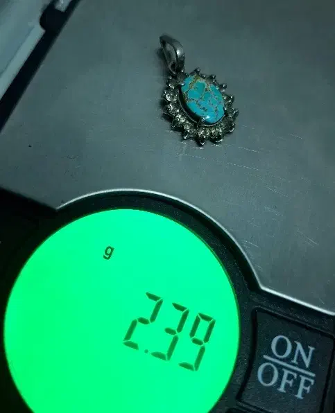 مدال نقره فیروزه|جواهرات|مشهد, حرم مطهر رضوی|دیوار