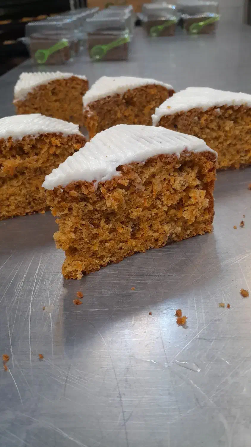 کیک خیس و کیک هویچ اسلایس تکنفره|خوردنی و آشامیدنی|ری, عباسآباد|دیوار