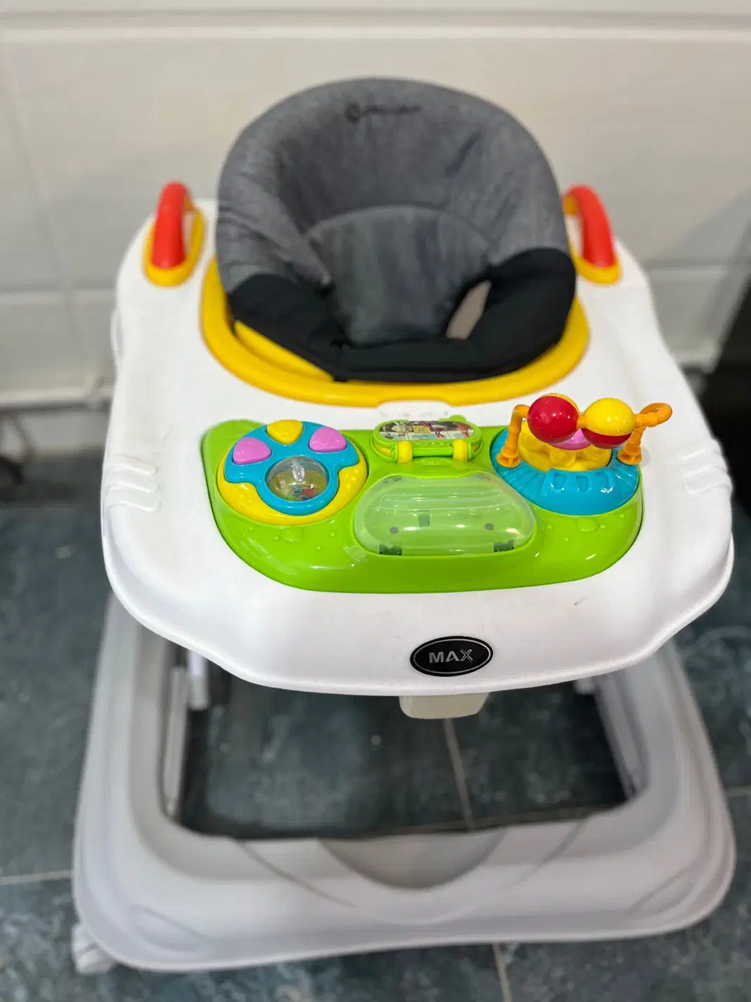 روروک|کالسکه و لوازم جانبی|قیدار, |دیوار