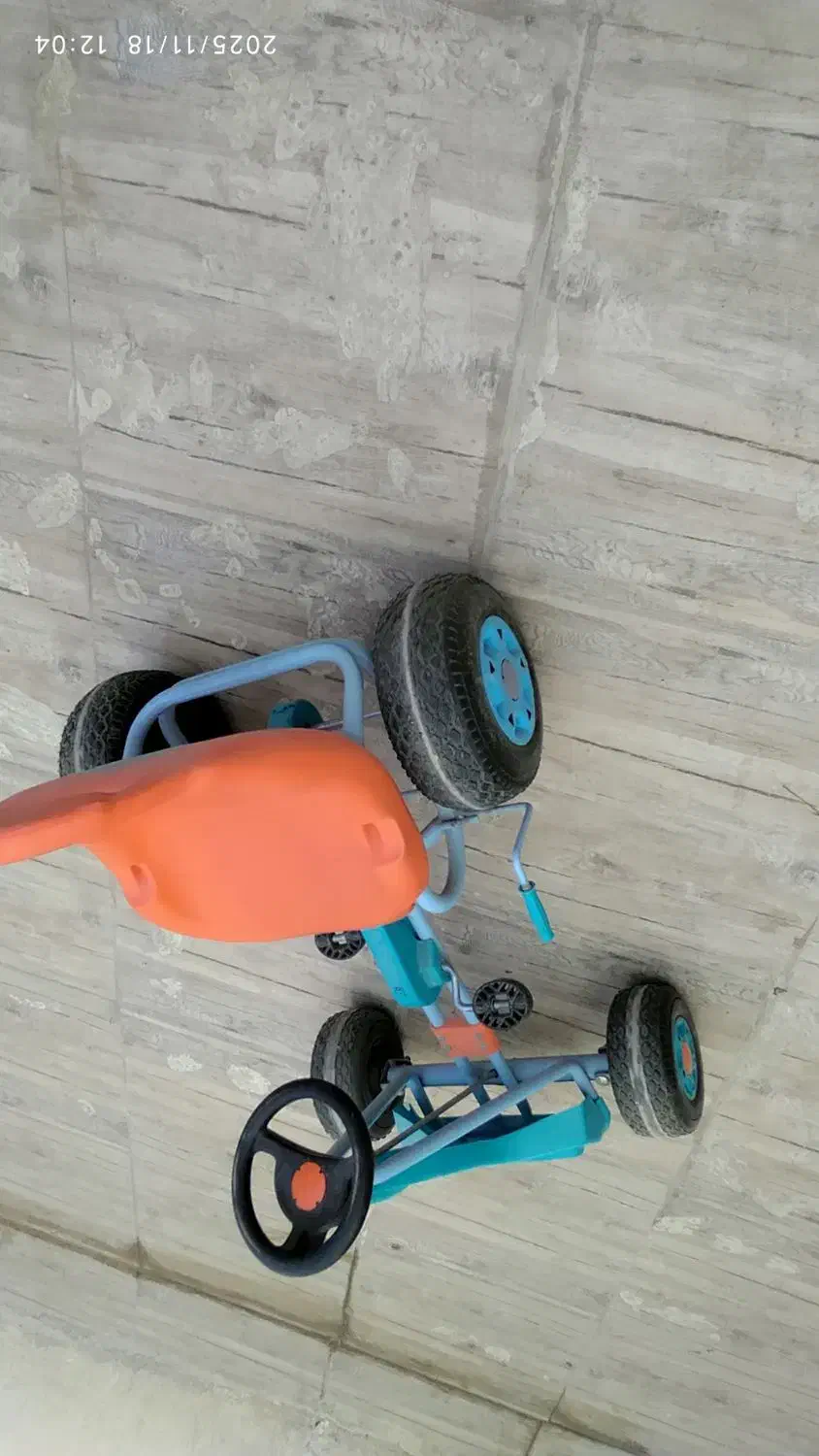 چهارچرخ|اسباب‌بازی بچه|هشتگرد, ینگی امام|دیوار