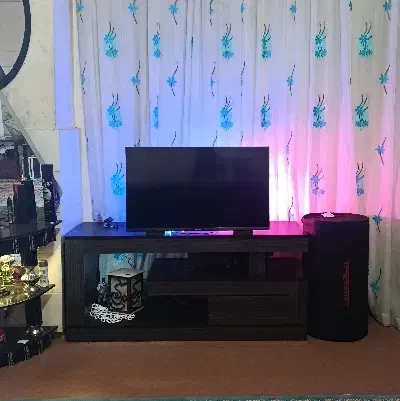 تلویزیون۳۲ اندروید دیجیتال و ماهواره داخلی|تلویزیون و پروژکتور|قم, چهل اختران|دیوار