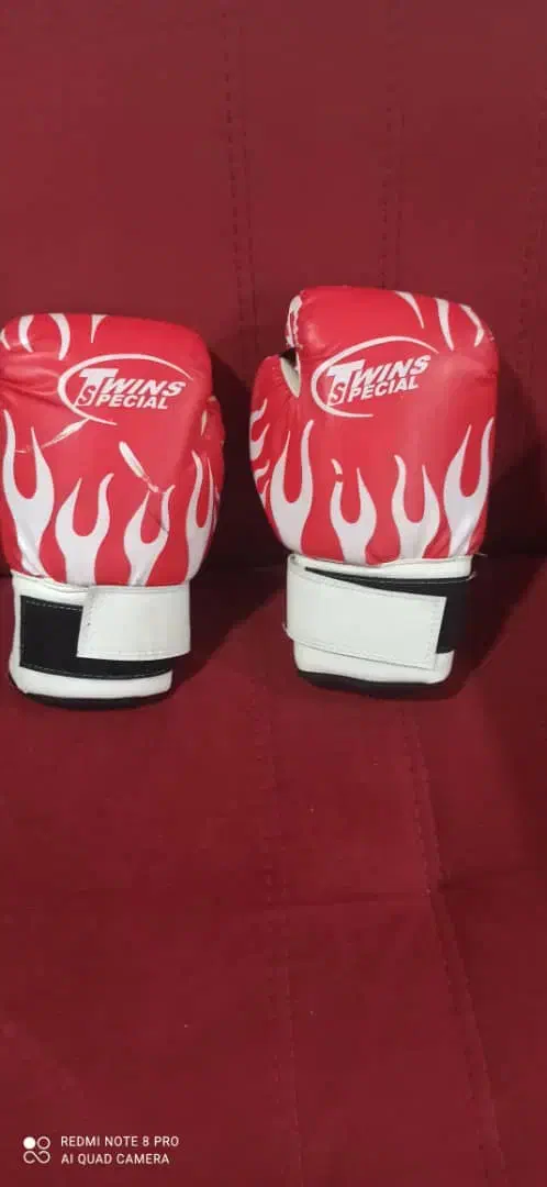 فروش یک جفت دستکش بوکس توئینز اسپشیال|تجهیزات ورزشی|رفسنجان, |دیوار