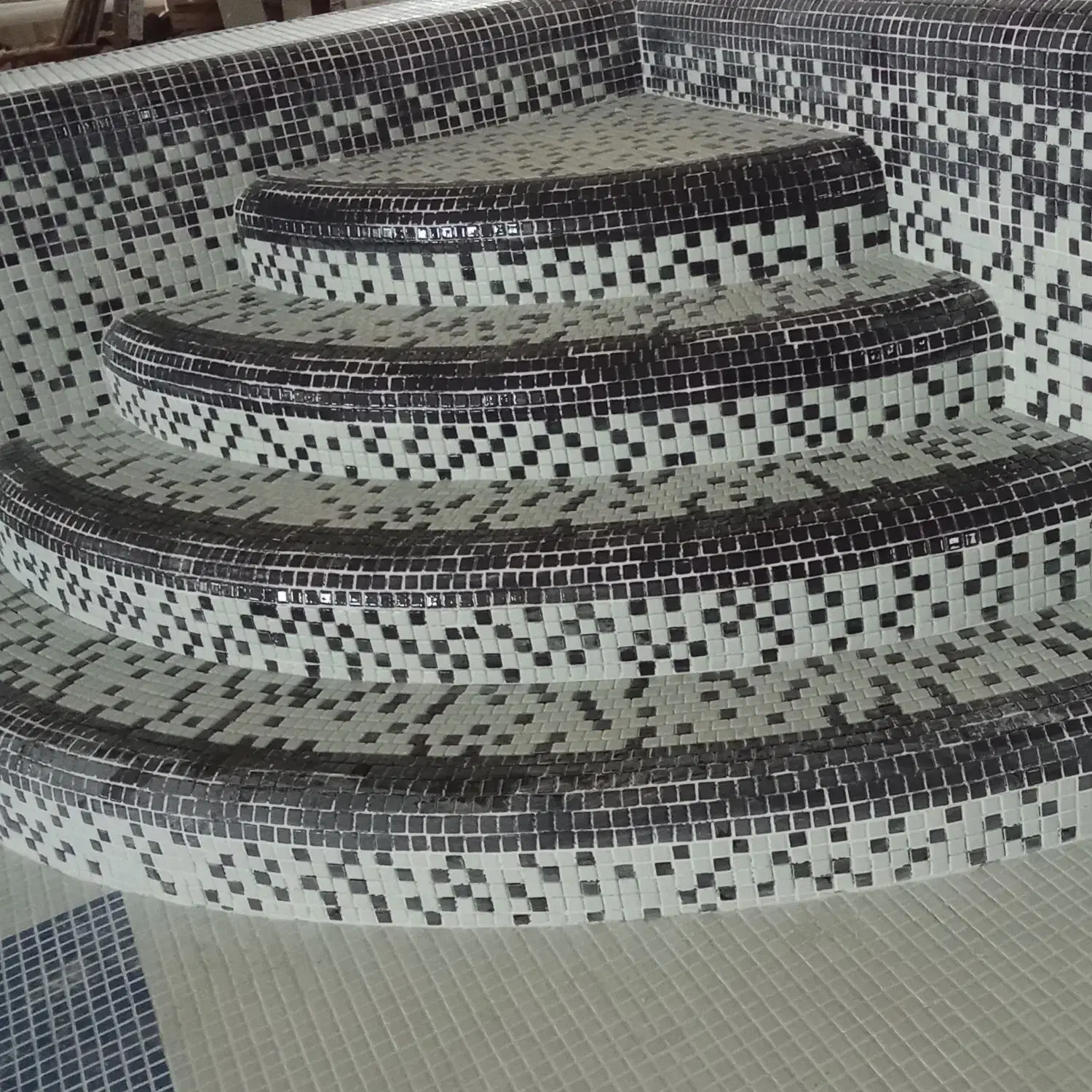 اجرای کاشی استخر|خدمات پیشه و مهارت|ساری, |دیوار