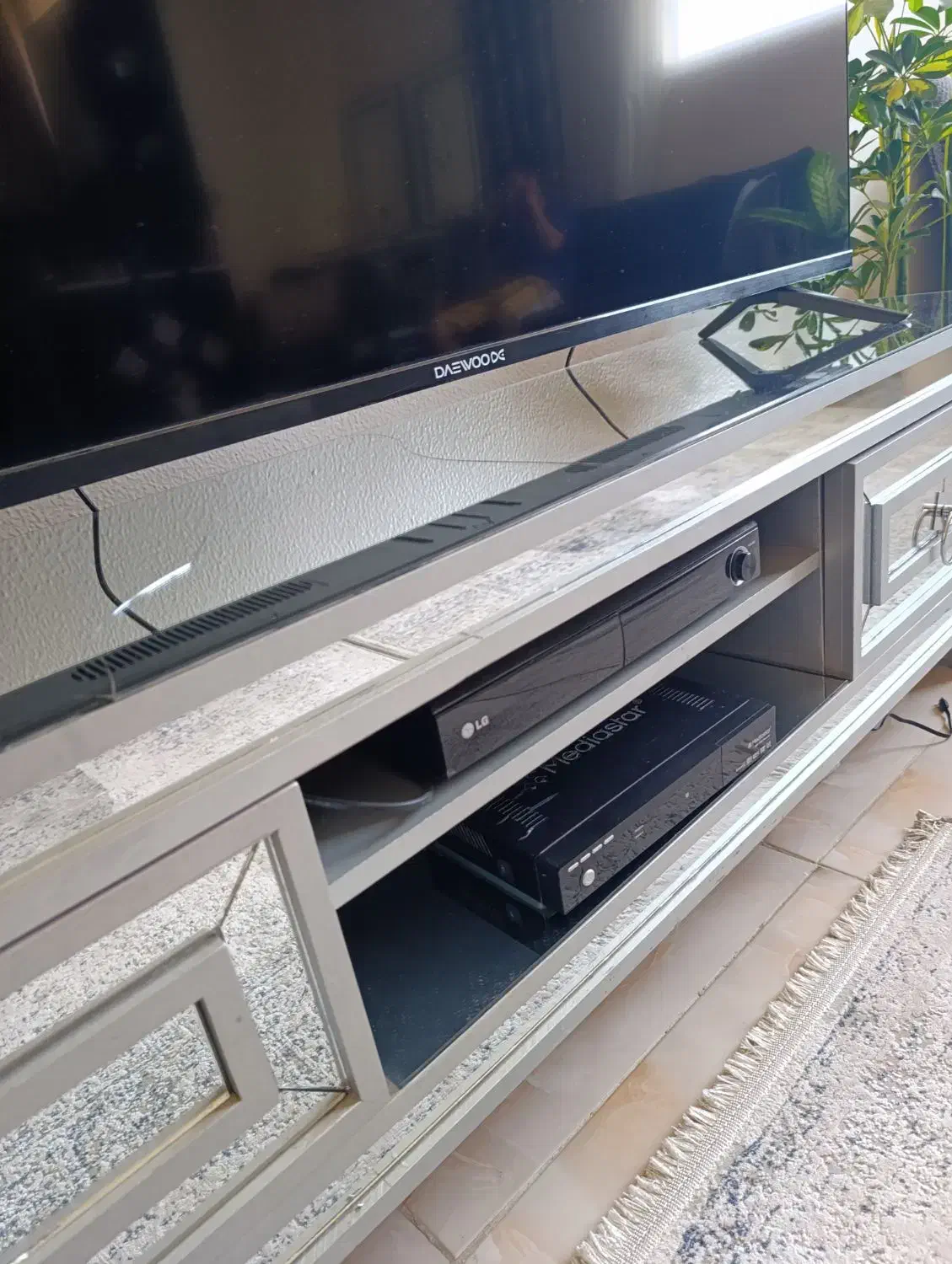 میز تی وی|میز تلویزیون|شاهین‌شهر, خانه کارگر|دیوار