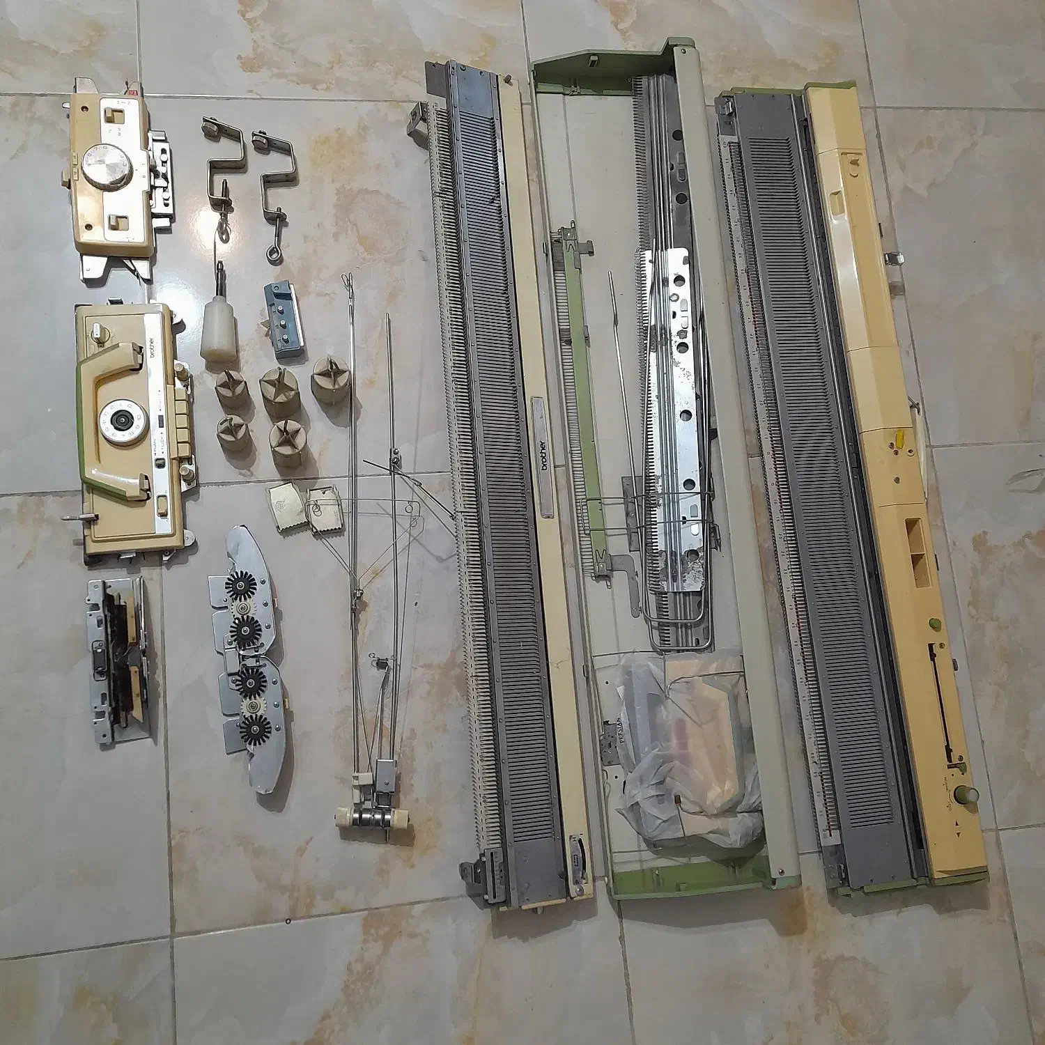 چرخ بافتنی ۸۲۰|چرخ خیاطی و ریسندگی|شیراز, گویم|دیوار