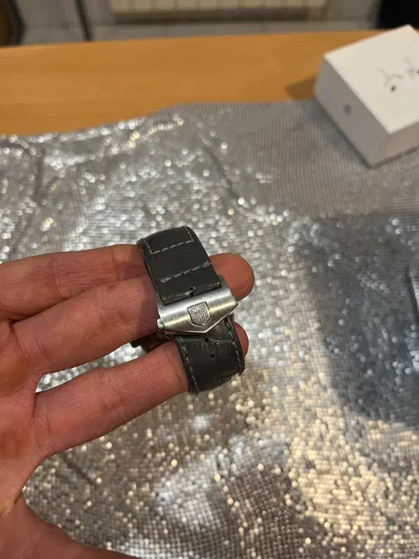 ساعت تگور|ساعت|اصفهان, باغ دریاچه|دیوار