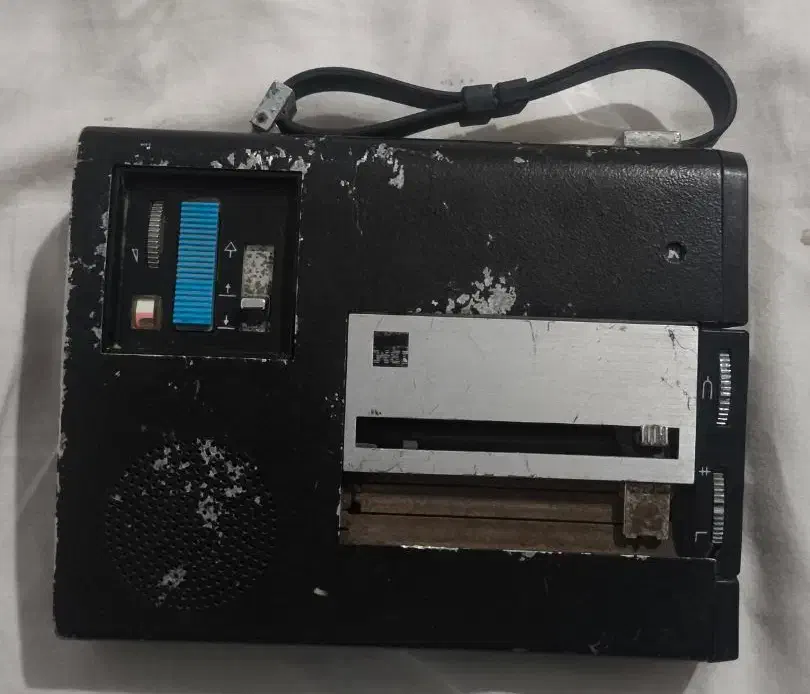 دستگاه دیکته|کلکسیون اشیاء عتیقه|رباط‌کریم, رباط‌کریم|دیوار