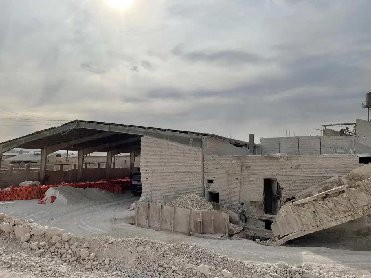 حمل بار سنگ گچ از سمنان به قم (تریلی و جفت)|خدمات حمل و نقل|سمنان, |دیوار