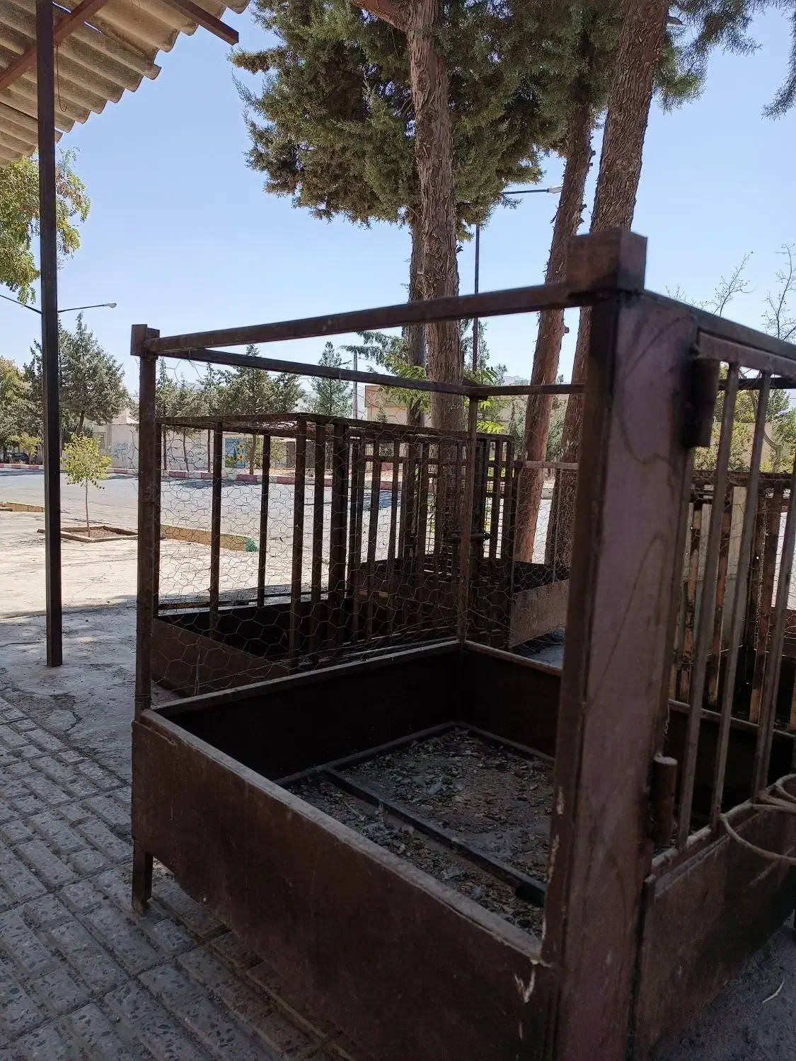 قفس فلزی وچوبی|لوازم جانبی حیوانات|صحنه, |دیوار