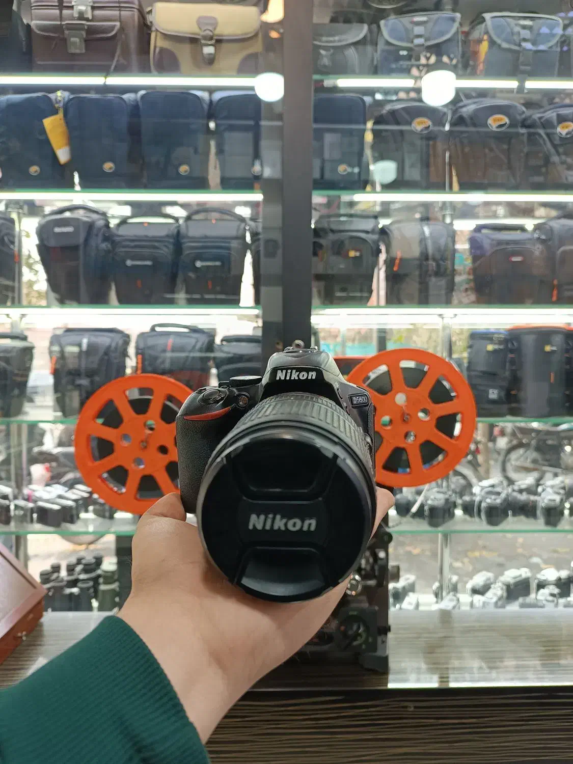 Nikon 5600 lens 18-140|دوربین عکاسی و فیلم‌برداری|تهران, پامنار|دیوار
