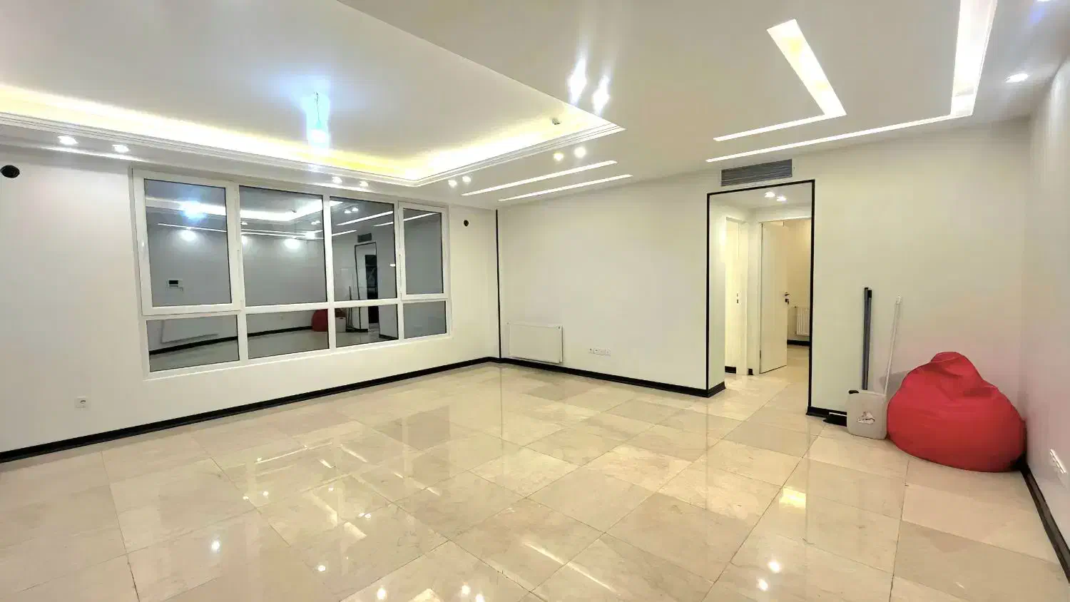 ۱۳۰متر۳خواب/فول‌امکانات کلیدنخورده/هوشیار/۳نبش نور