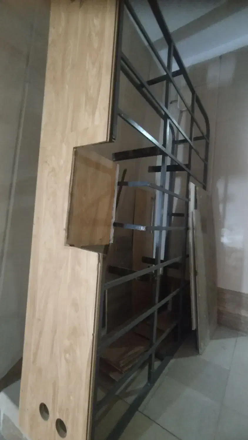 استند پله دار آهنی|کتابخانه، شلف، قفسه‌های دیواری|تهران, باشگاه نفت|دیوار