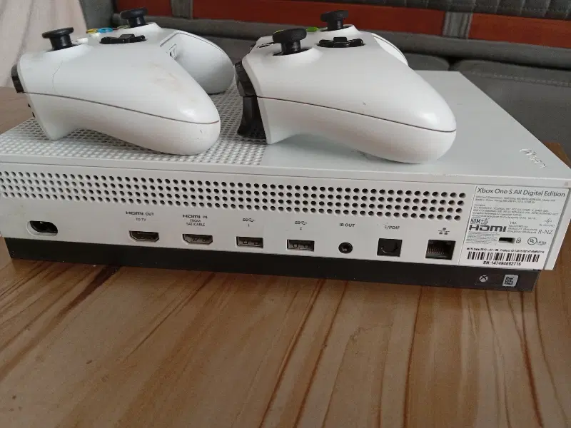 XBOX 1S|کنسول، بازی ویدئویی و آنلاین|تهران, گلستان (شهرک راه آهن)|دیوار